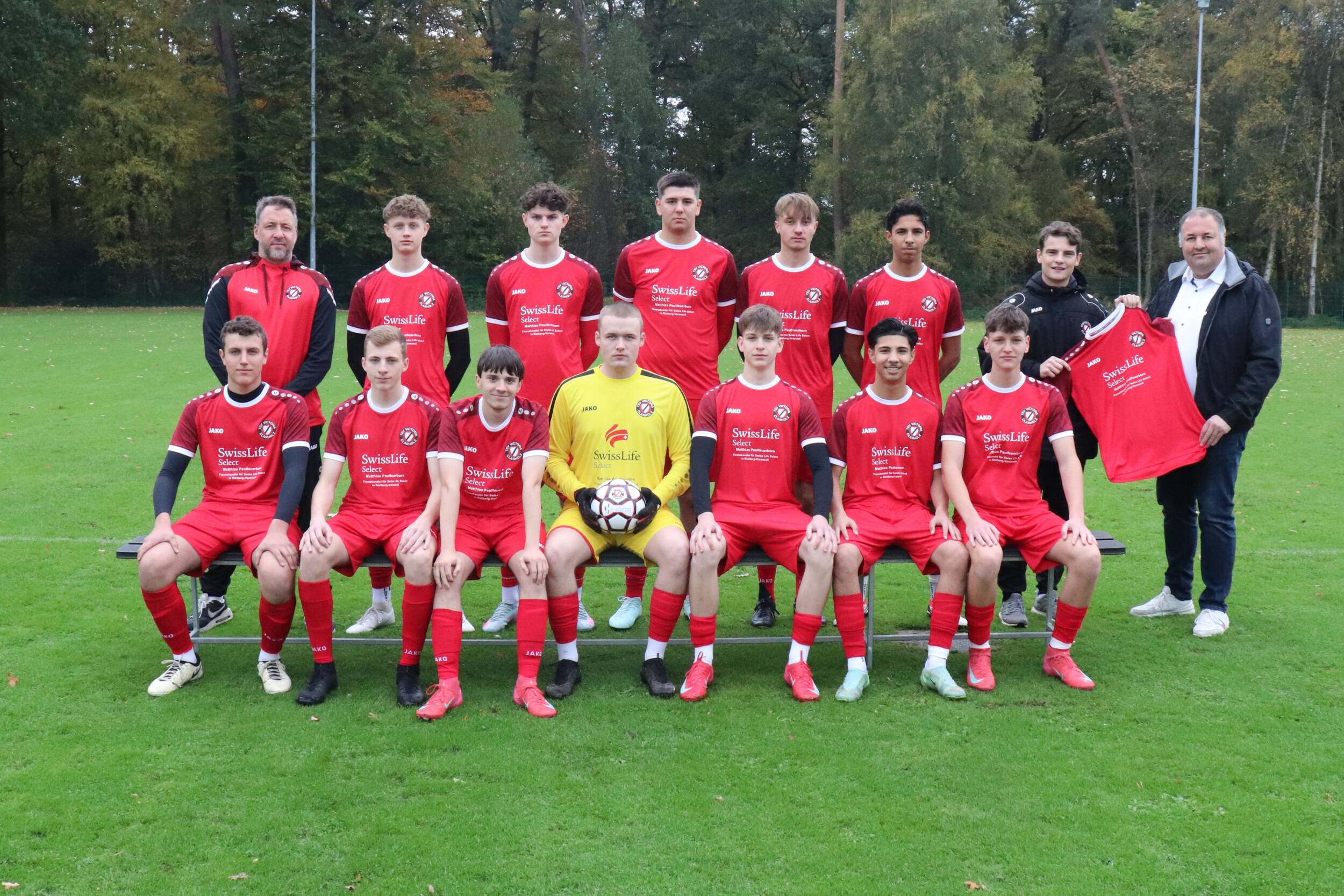 Fußball<br>Die 2. A-Jugend dankt Swiss Life Select