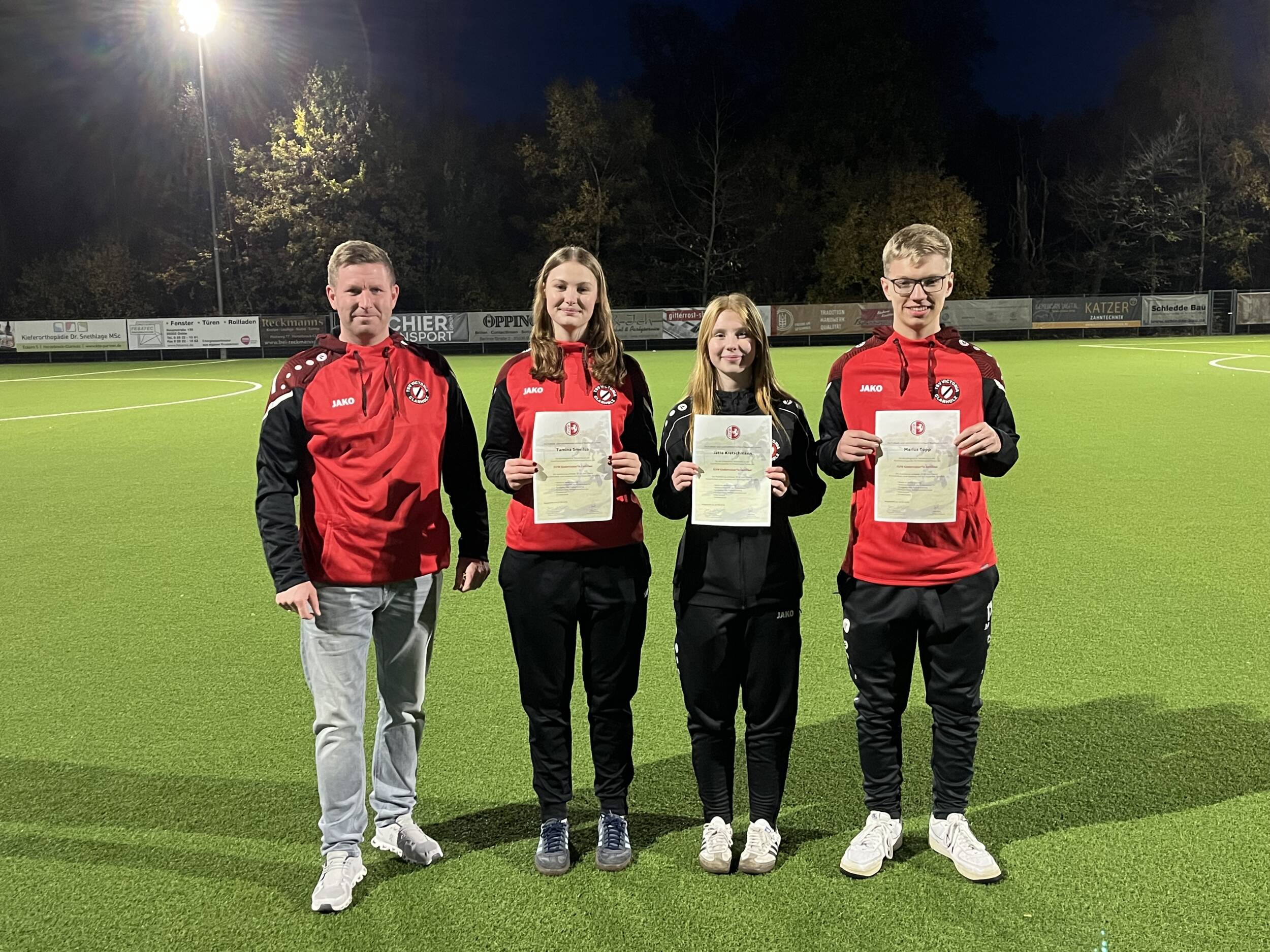 Fußball<br>Weitere Nachwuchs-Coaches erwerben erfolgreich Kindertrainerzertifikat!