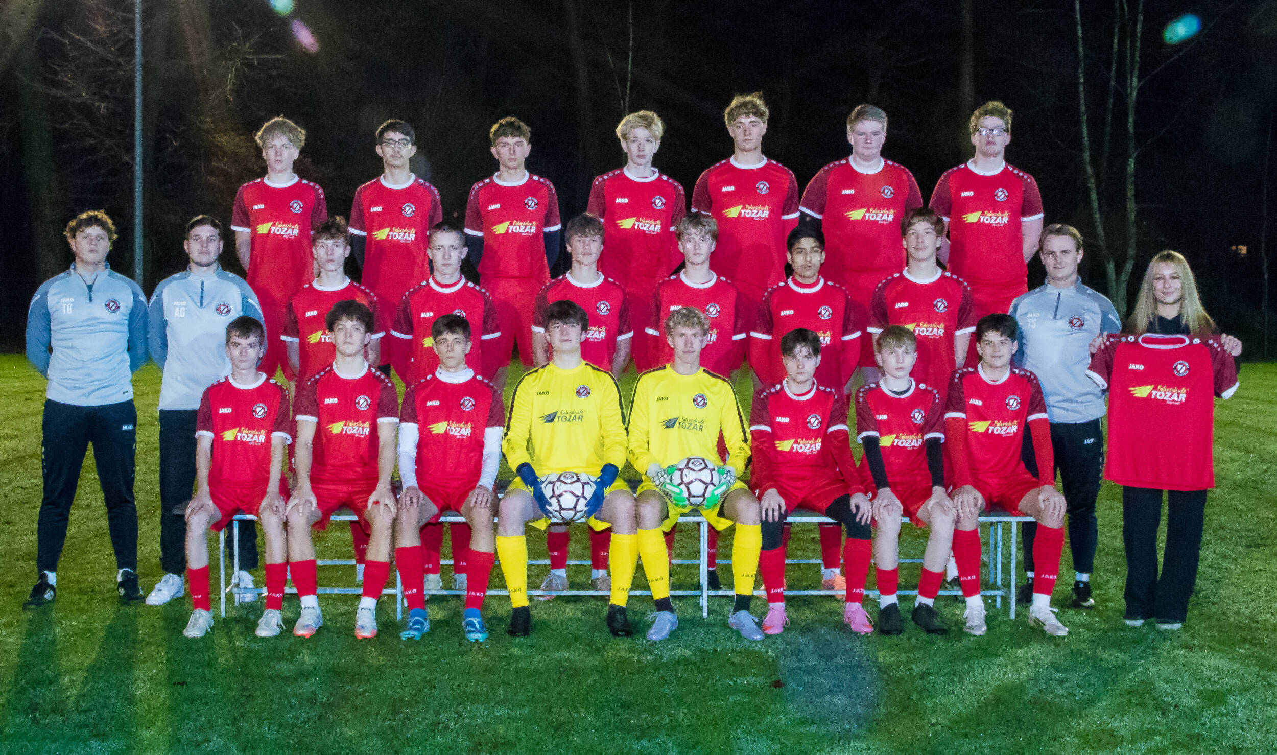 Fußball<br>Clarholzer B-Jugend dankt der Fahrschule Tozar