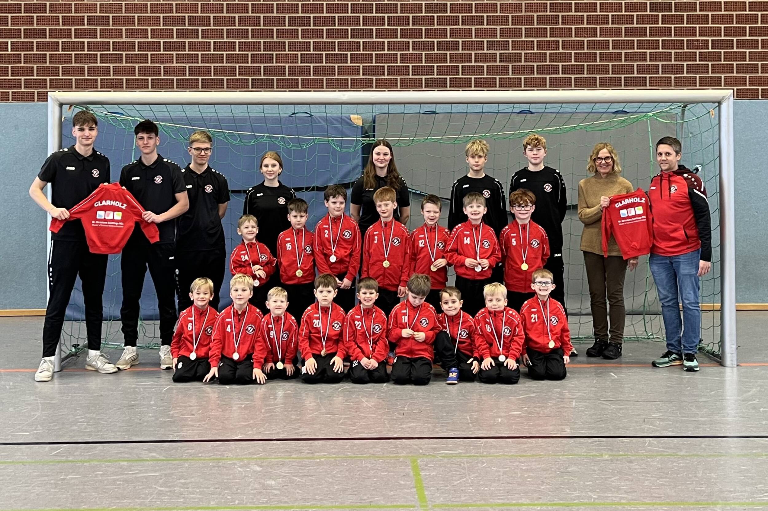 Fußball<br>Strahlende Kinderaugen – Neue Ausstattung für Victorias Minikicker