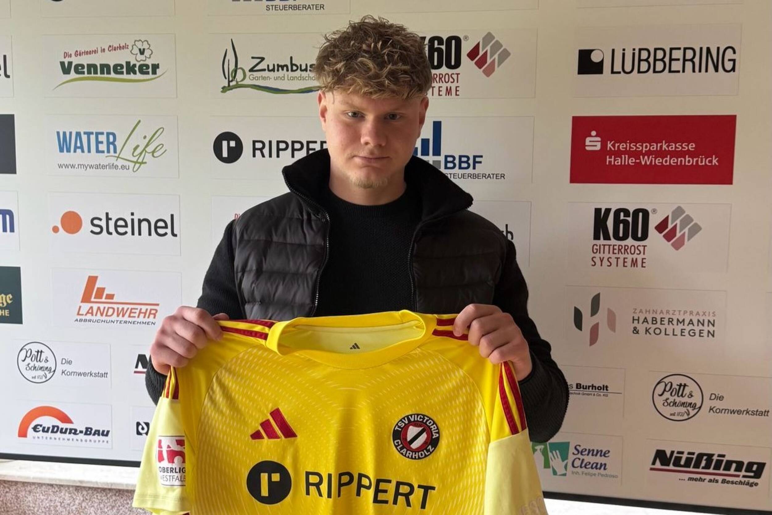 Fußball<br>Tim Hochhalter komplettiert Torwarttrio